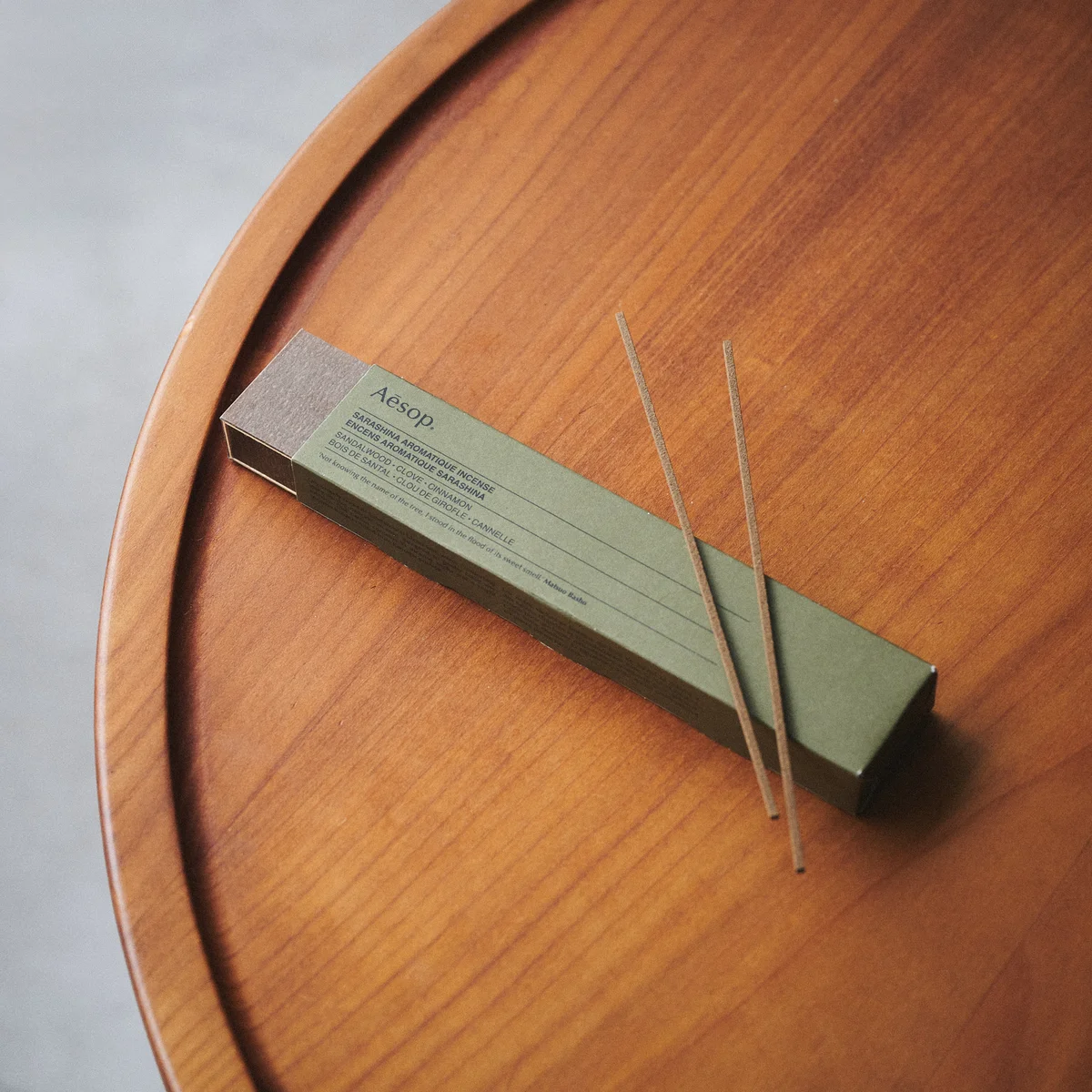 イソップの『サラシナ アロマティック インセンス』で心を鎮めて