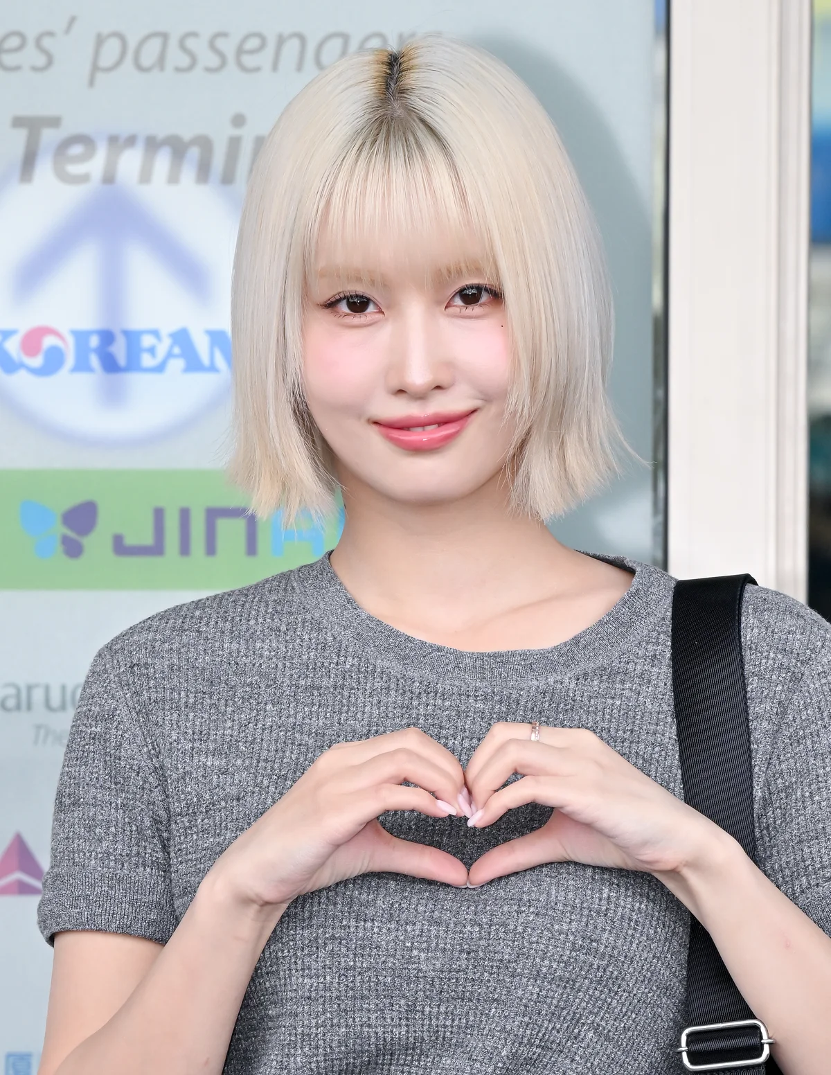 TWICE MOMO　モモ　韓国アイドルのヘア事情　ボブ　タンバルモリ