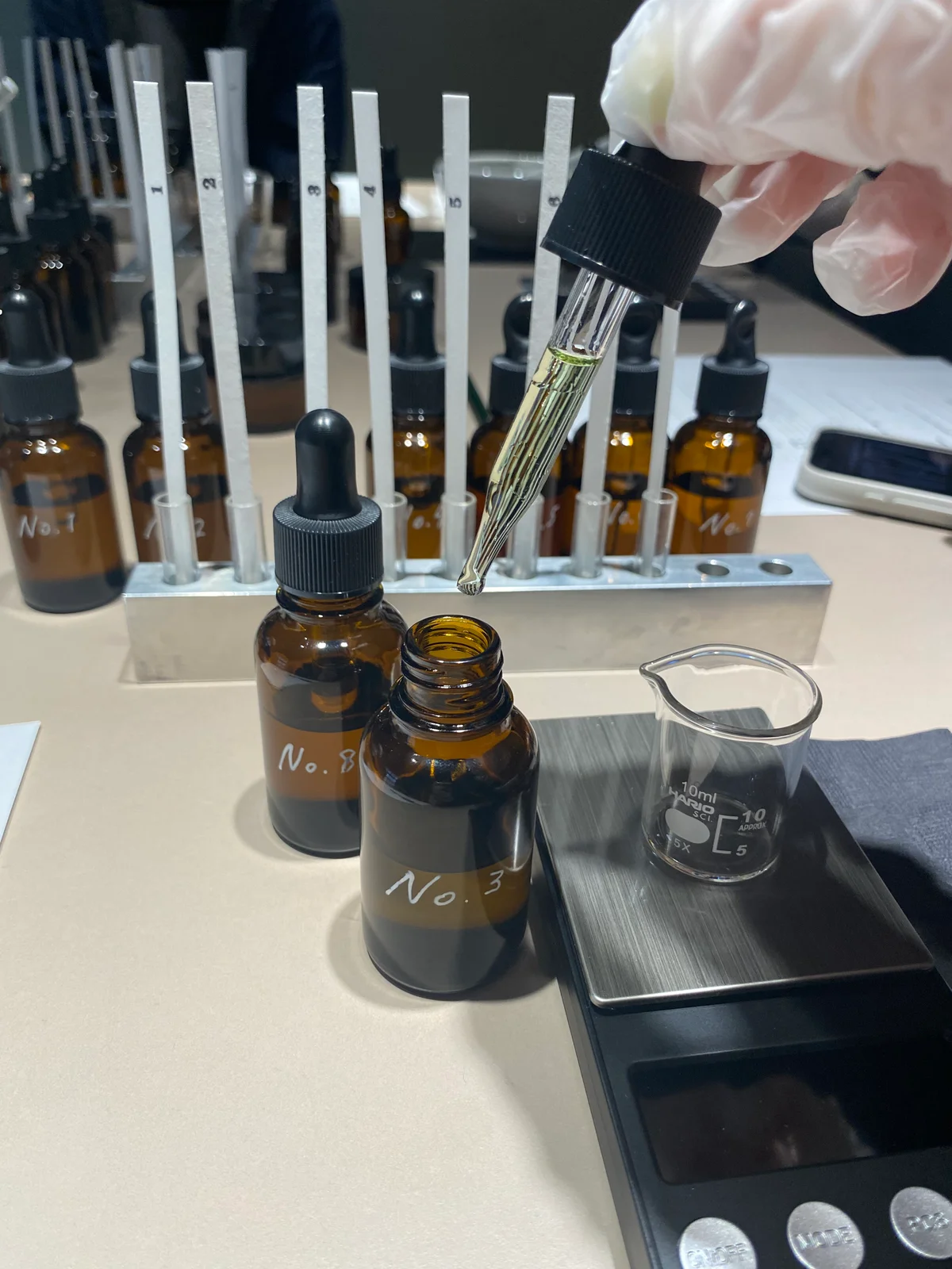 お匙 京都でのお香づくりの様子