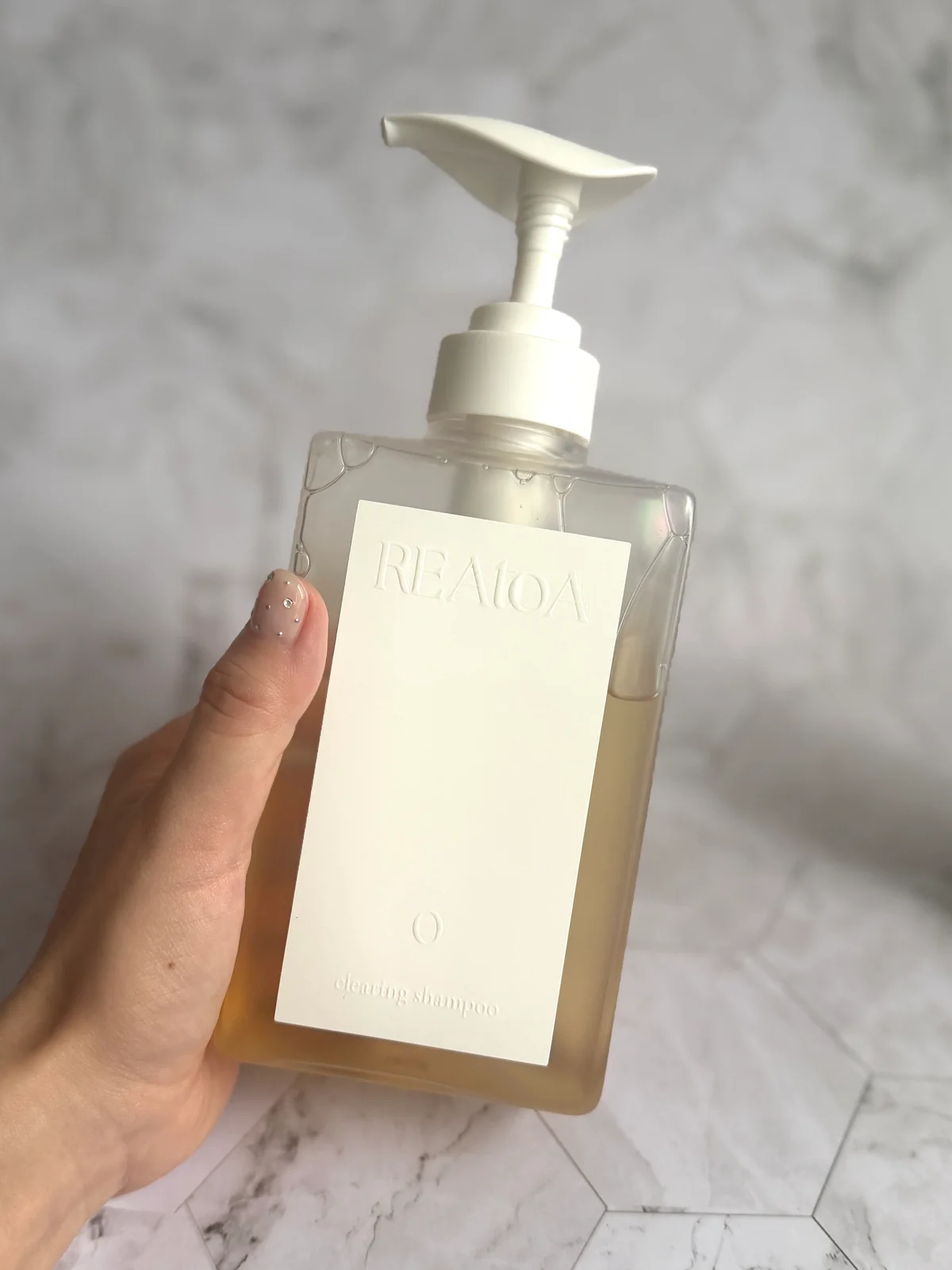 リトア クリアリングシャンプーの手持ち画像
