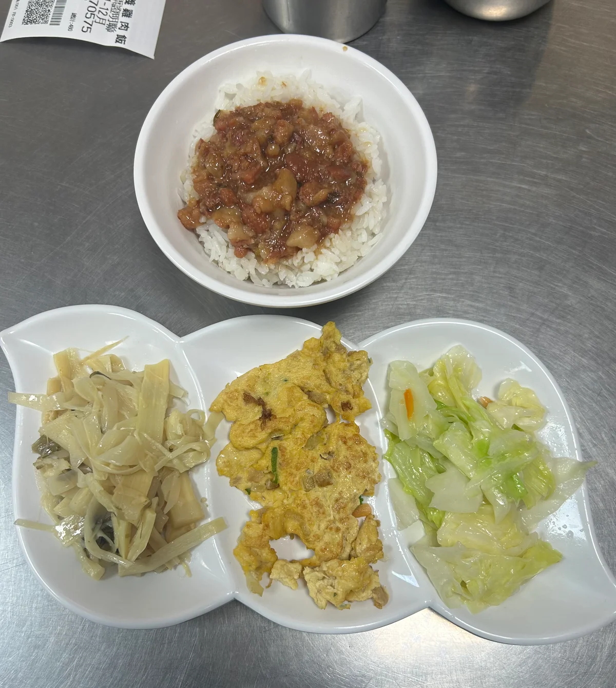 台湾旅行　台湾グルメ　台北　梁記嘉義鶏肉飯　魯肉飯