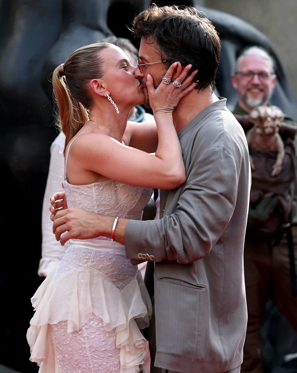 ジョナサン・ベイリー 米誌『ピープル』 「最もセクシーな男性」2025 『ジュラシック・ワールド/復活の大地』 スカーレット・ヨハンソン