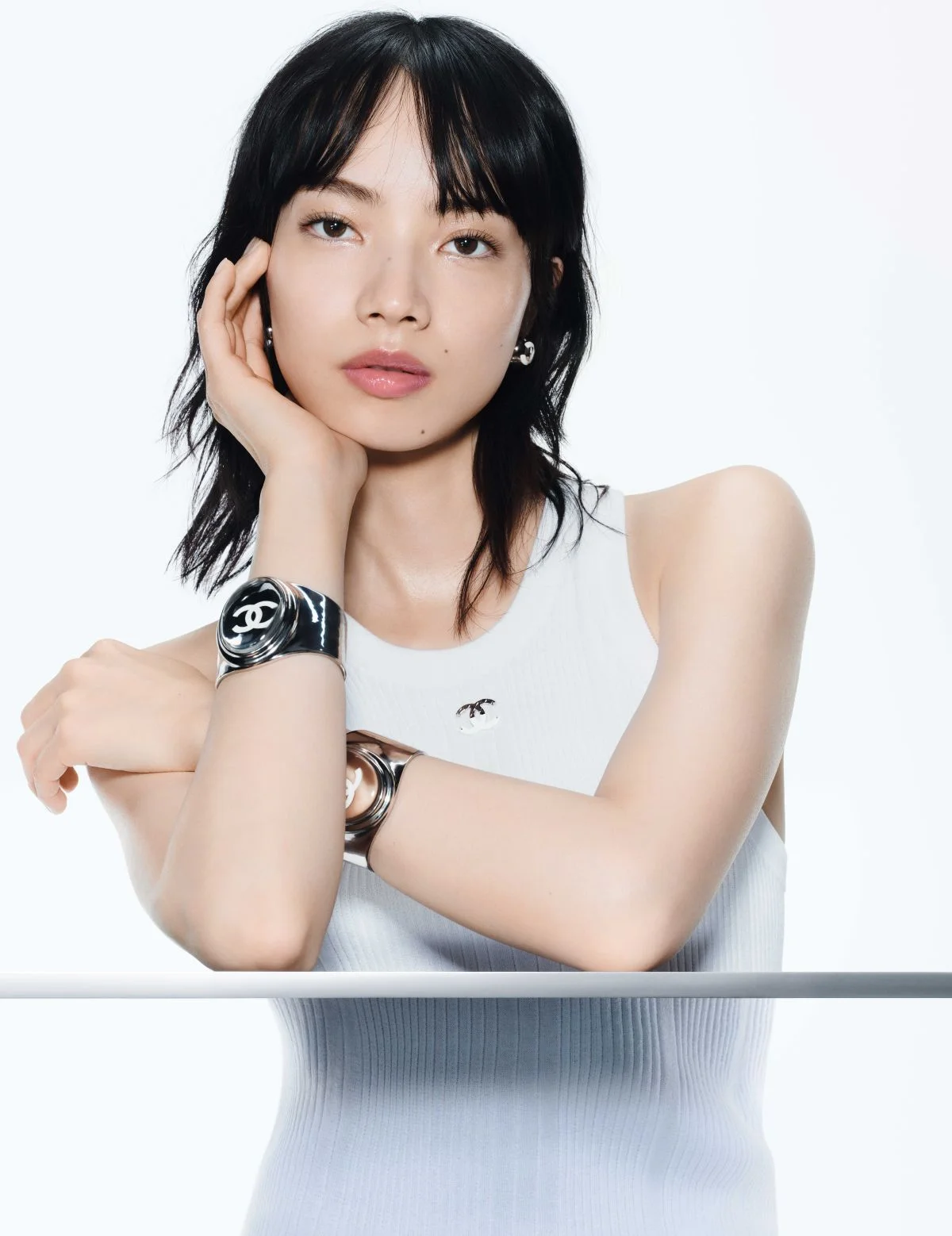 ブライトニング コレクション「エクラ プルミエ」の顔として、シャネル ビューティ アンバサダーの小松菜奈を起用。ⓒCHANEL