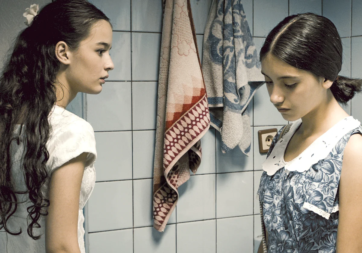 映画『花咲くころ』の場面写真