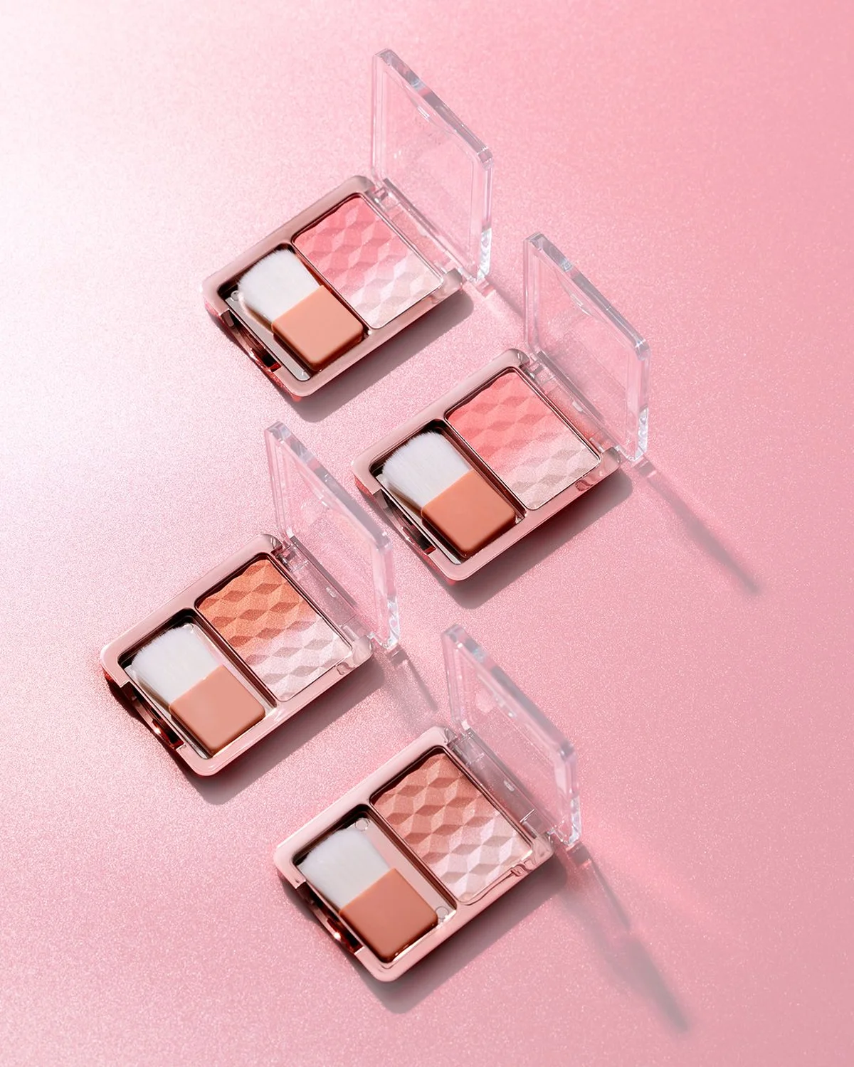 気分高まる、メタリックピンクの新パッケージ