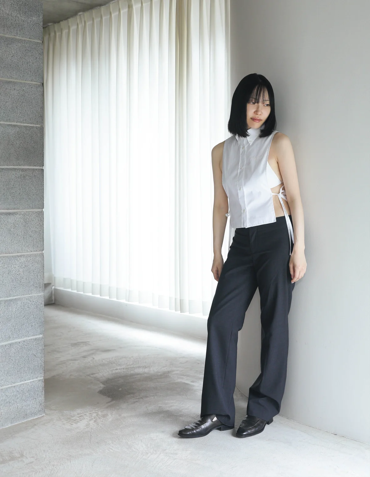 曽根英理菜 ミュウミュウのトップスと靴