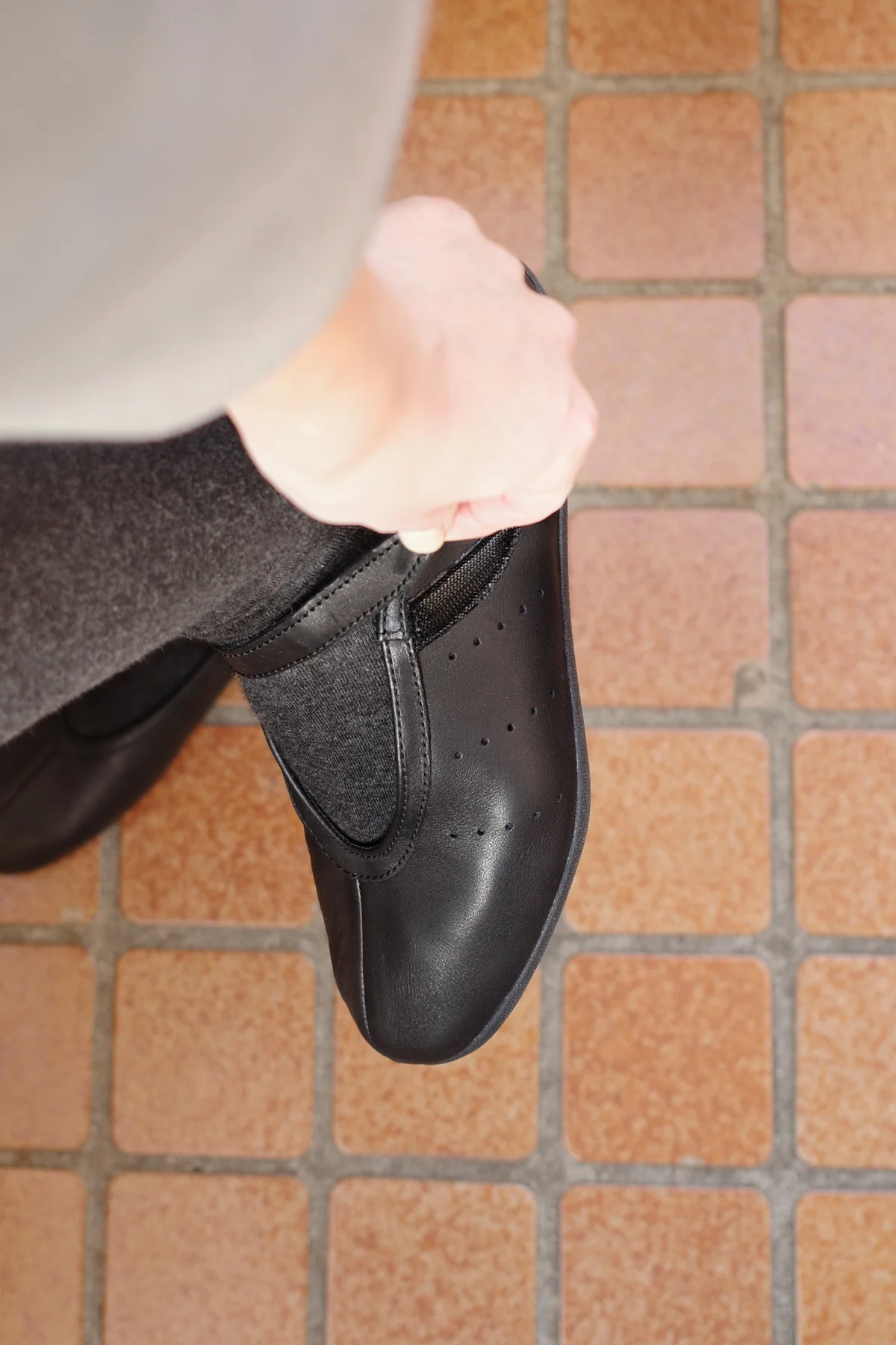 アディダスのスタンスミス　ローバレエのマジックテープ着脱写真　