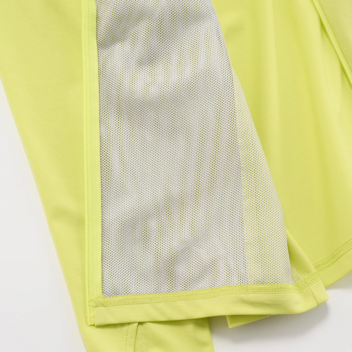 モンベルのWIC. UVテクト パーカの裏地