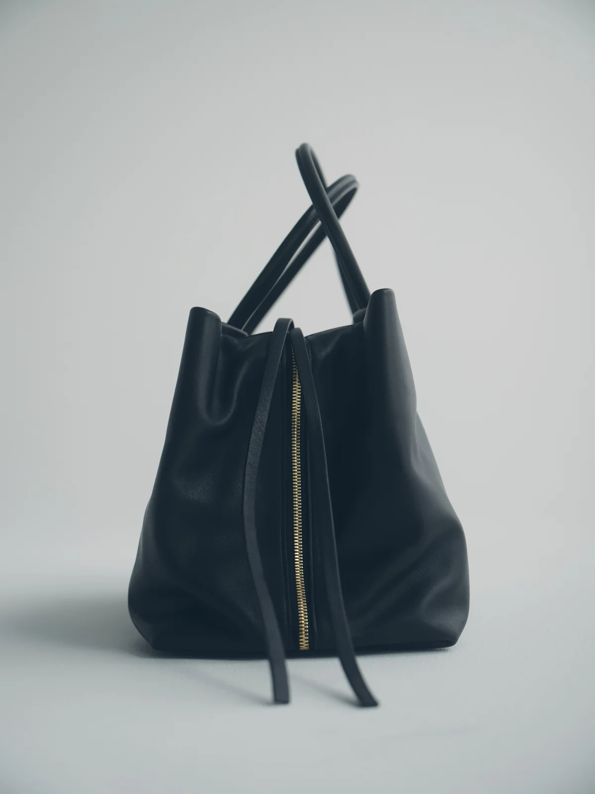 新生活にほしい名品、メアリ オル ターナのトートバッグの幅広いマチ