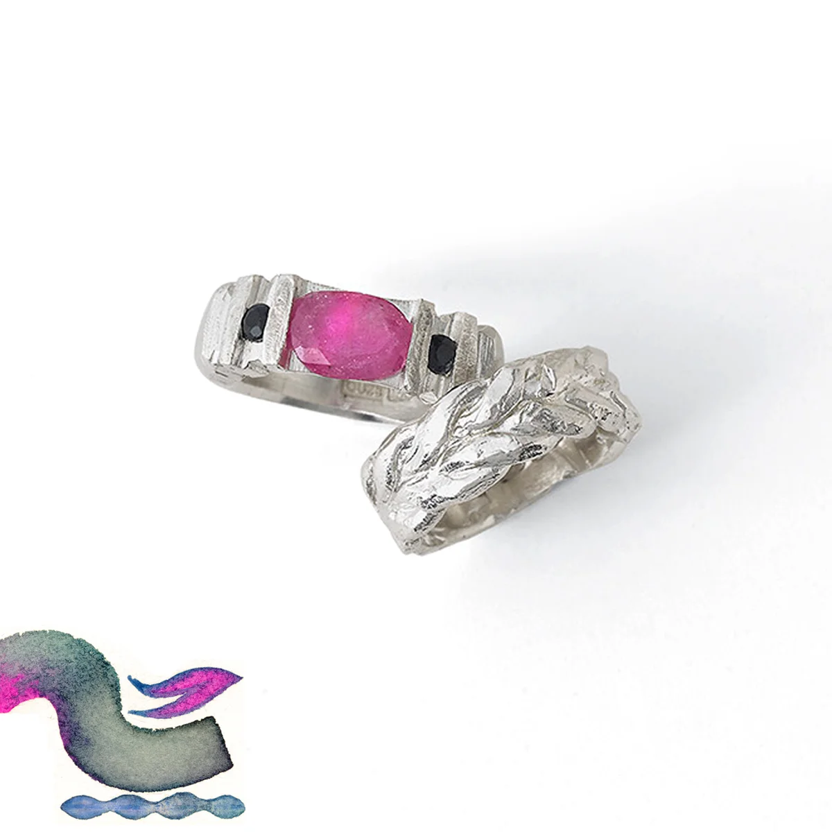 The Ouze（ウーズ）のリング、ロンドンの工房で制作。リサイクルメタルと倫理的に調達された石だけを用いて、時間をかけて丁寧につくられている。