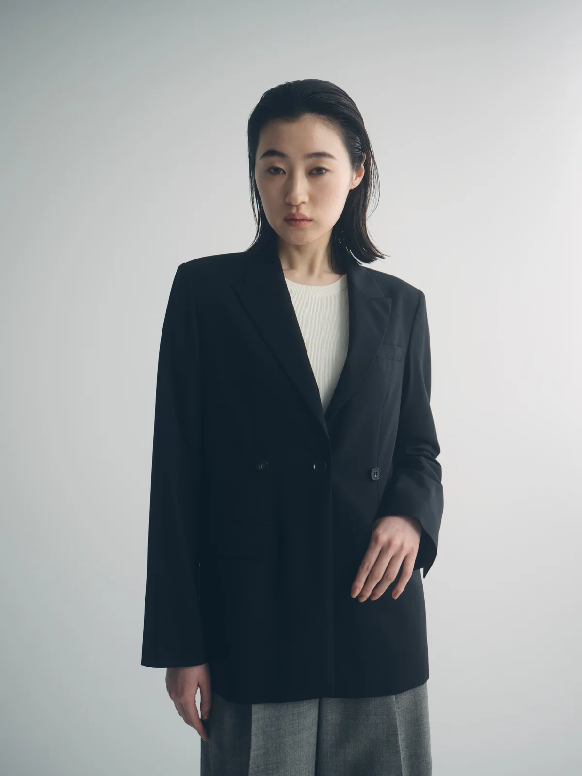 ダブルとシングル、2パターンの着方が楽しめるインのダブルジャケット