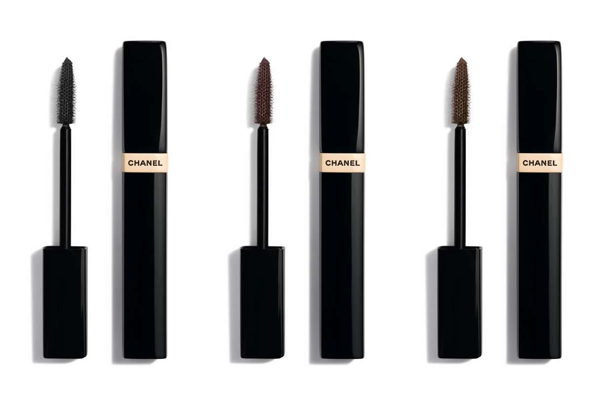 シャネル レ ベージュ マスカラ 左から／ブラック、ディープ ブラウン ゴールデン ブラウン（数量限定色） 各￥7,480〈2026年5月8日発売〉 ⓒCHANEL