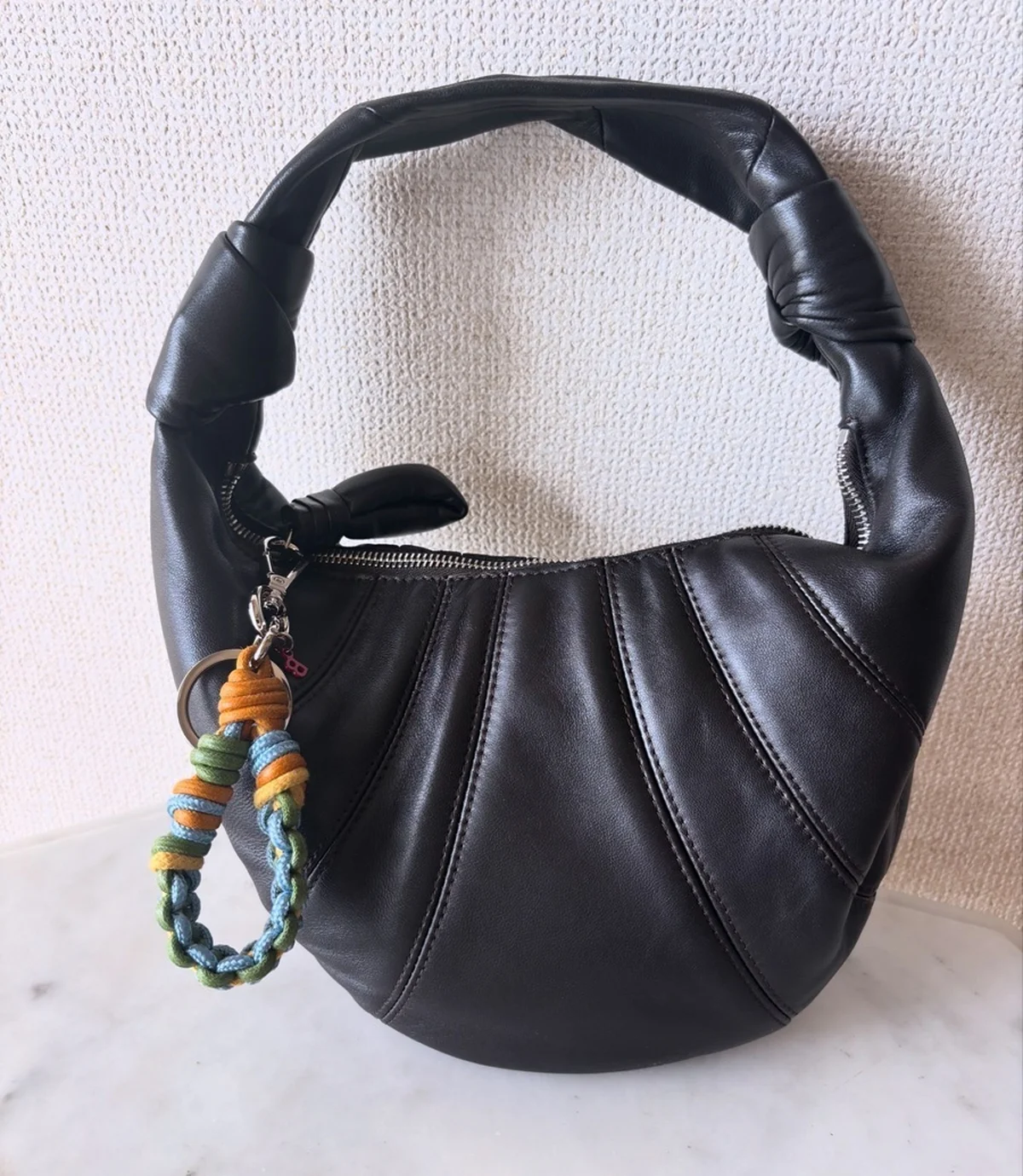 ルメール「フォーチュン・クロワッサン」ミニバッグに、バッグチャームとしてつけてみた！