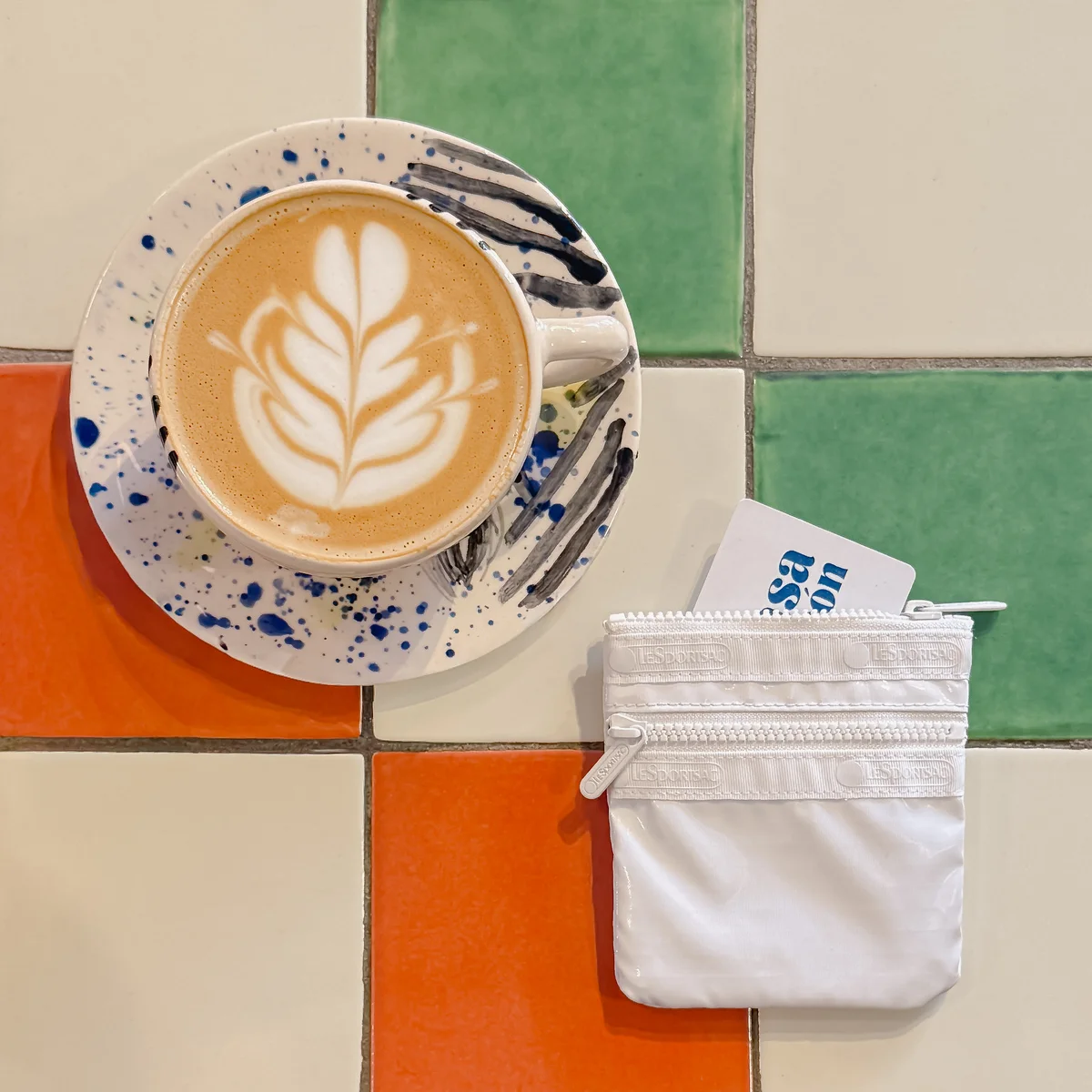 レスポートサックとひとりっぷコラボ　ジップ ポーチ セット３（ノウム）のミニポーチ