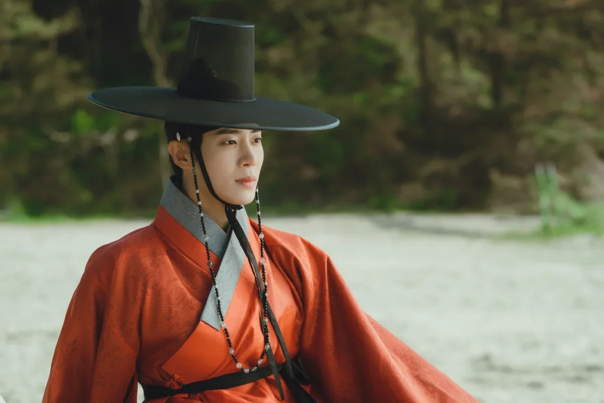 2025年おすすめ韓国ドラマ　チュ・ヨンウのロマンス時代劇『オク氏夫人伝 -偽りの身分 真実の人生-』の場面写真