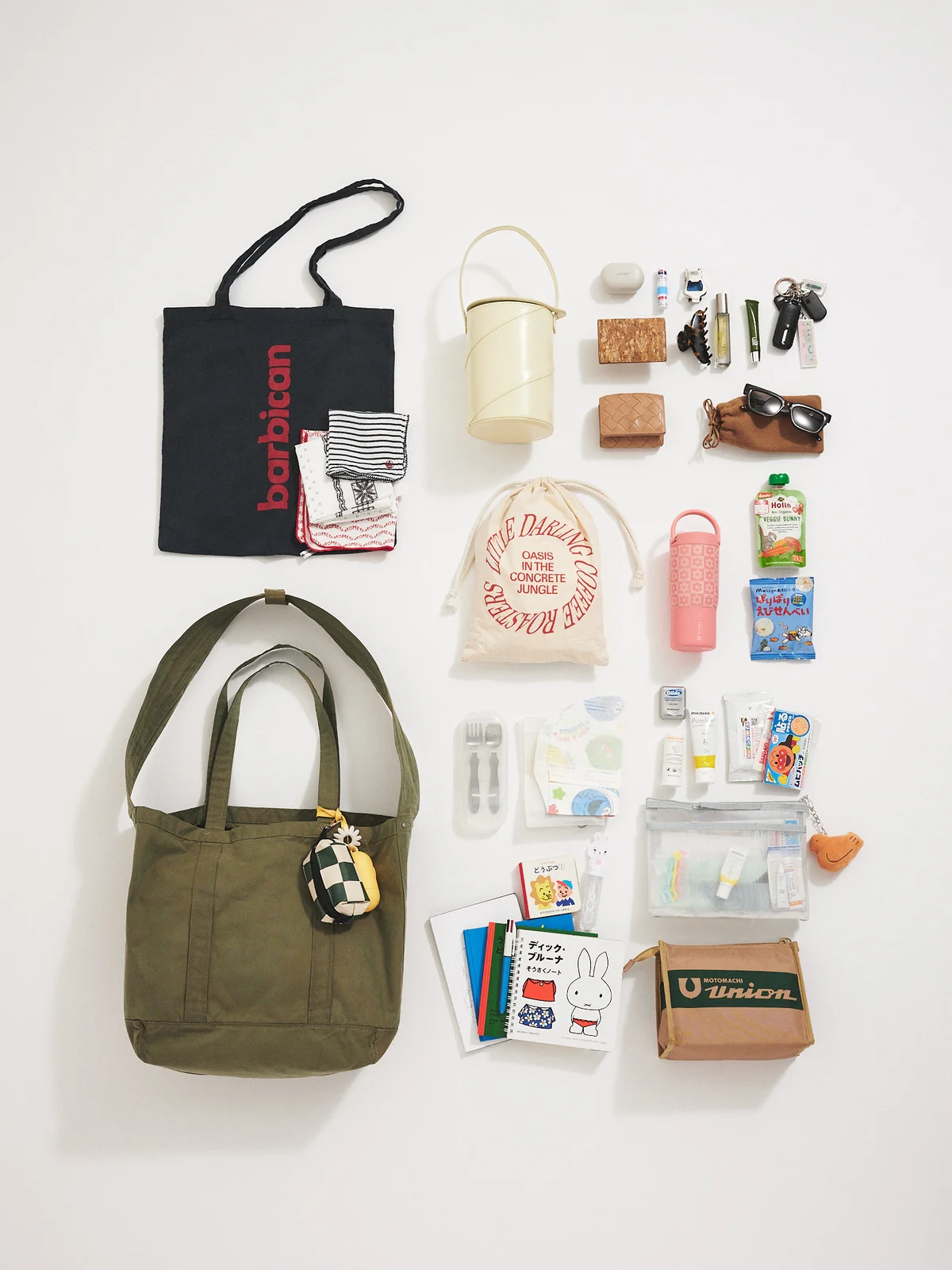 プロトコルのバッグ&マトー バイ マールマールのペアレンツトートバッグとそれぞれのバッグの中身