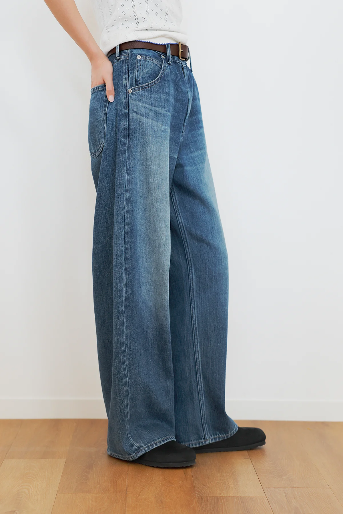 ユニクロのバギーカーブジーンズの着用 横