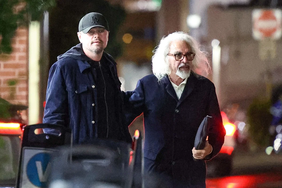 ビバリーヒルズの高級イタリアンに父ジョージと現れたレオナルド・ディカプリオ