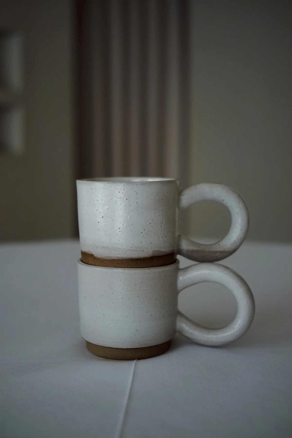 家族の絆をイメージしたマグは、スタッキング可能。香港のアーティスト Queenie Chanによる作品。éphēlis ペアマグ セット￥17,600