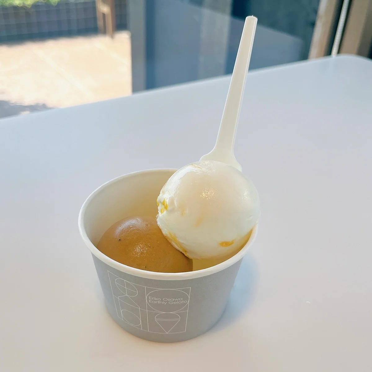 オーガニック野菜を使用したEriko Osawa Earthly Gelatoのジェラート。「マンゴー&コリンキーかぼちゃのココナッツ」