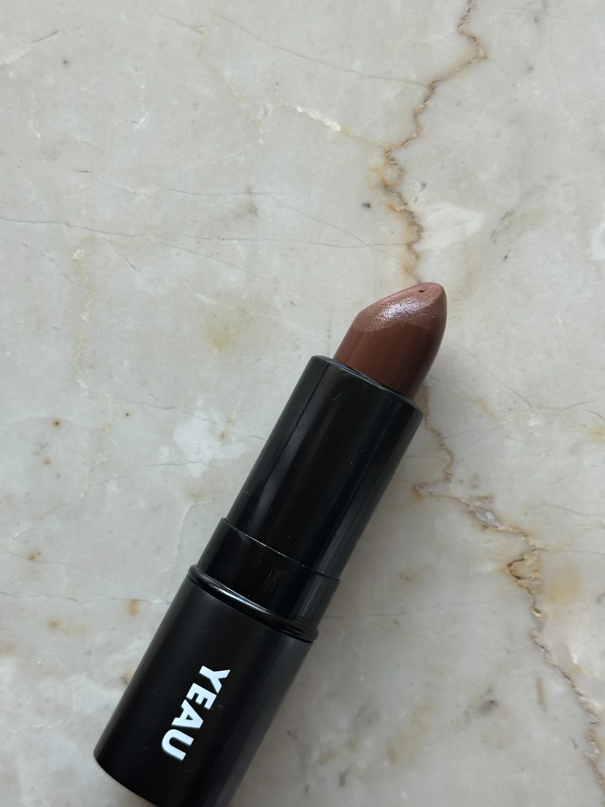 YEAU affection glow lip stick 02 : Chai Brownの物撮影正面