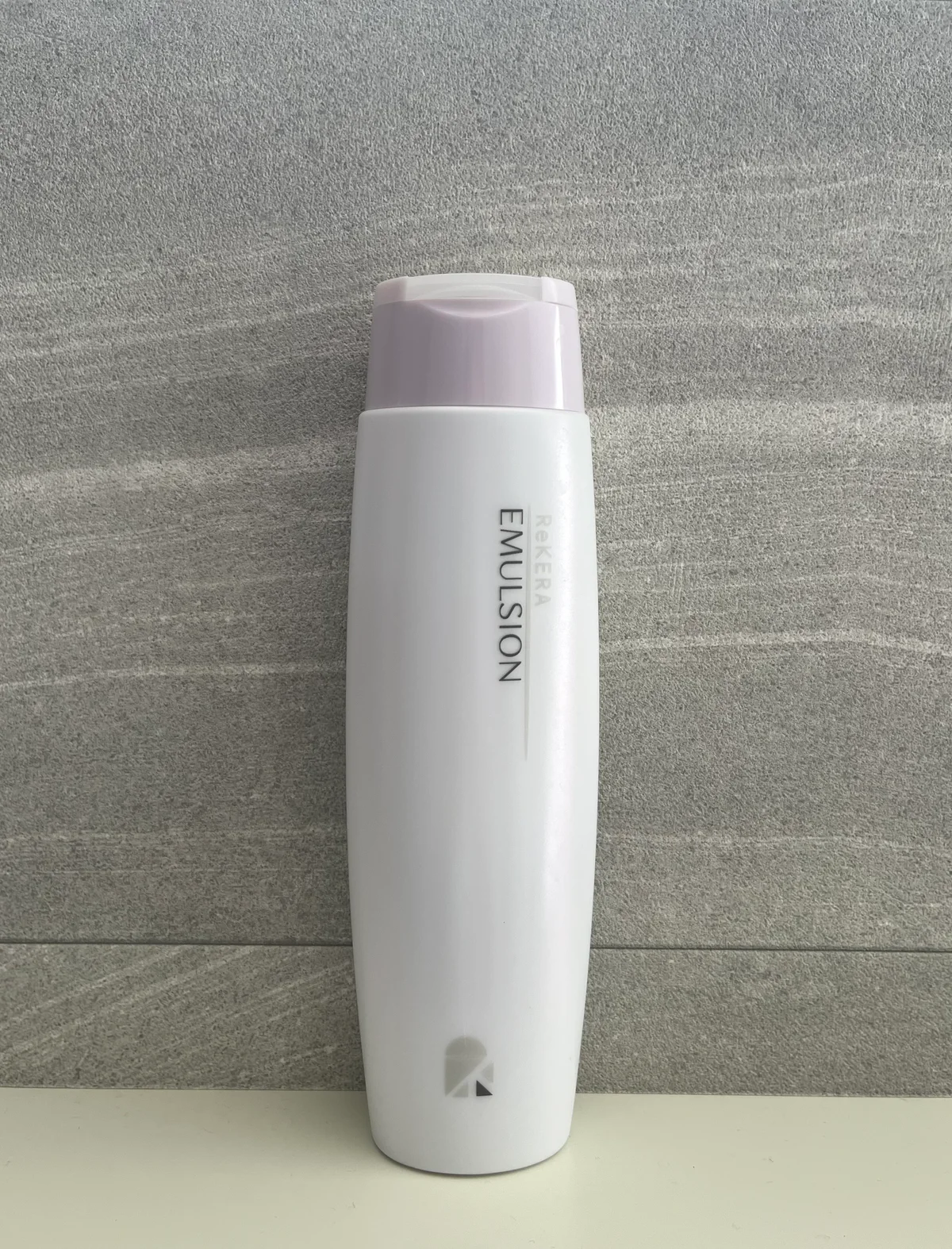 髪のパサつき、ゴワつきを解決するヘアトリートメント　リケラエマルジョン 200ml ￥4,620