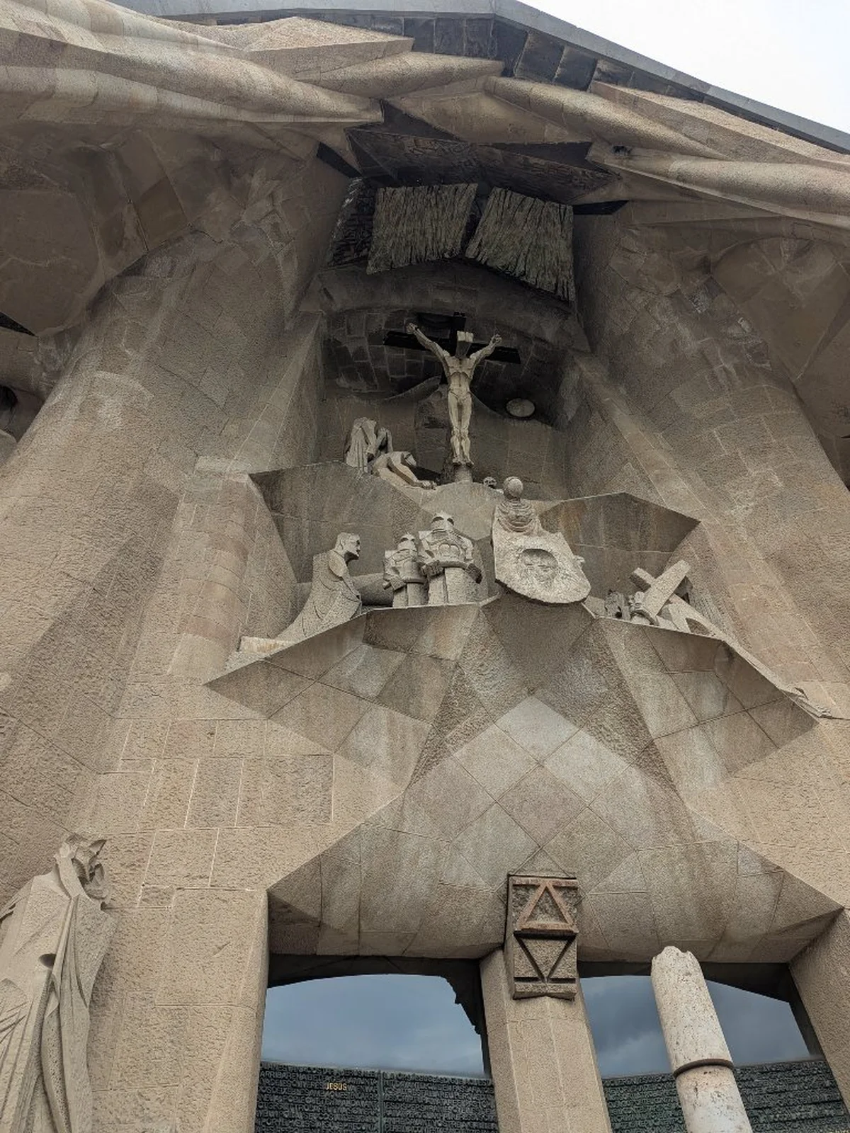 サグラダ・ファミリア　ガウディ　辛酸なめ子　バロセロナ