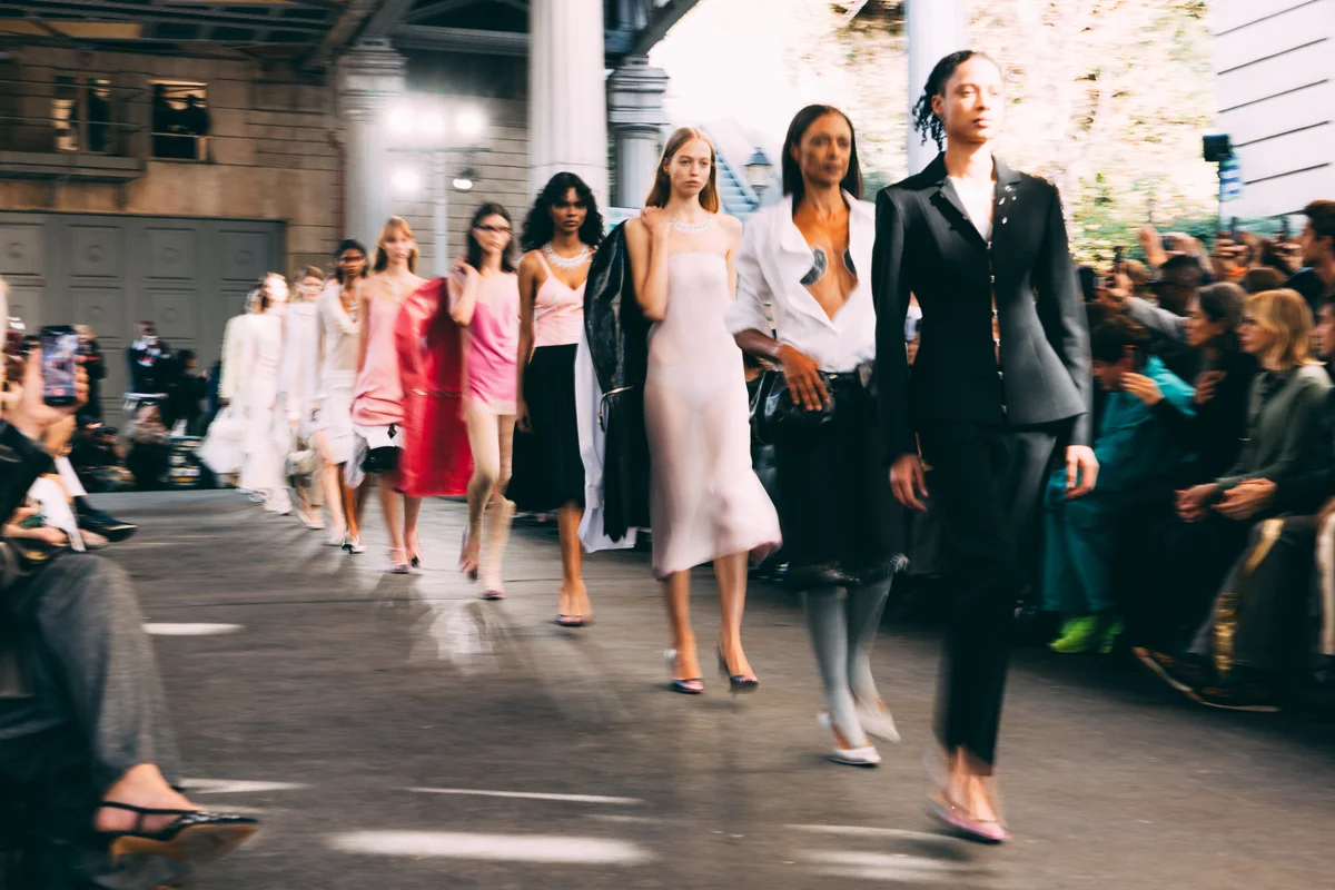 ジュリー ケーゲルス2026年春夏コレクションのショーの画像