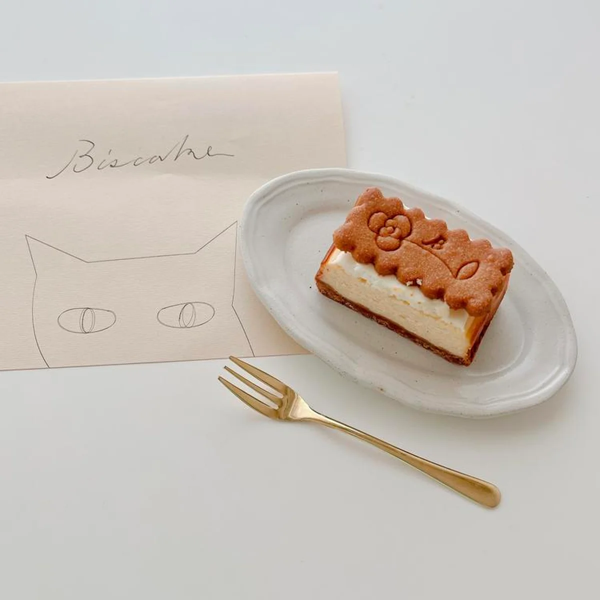 ビスケットサンドチーズケーキ （1カット）￥599／BISCAKE ＊お取り寄せOK