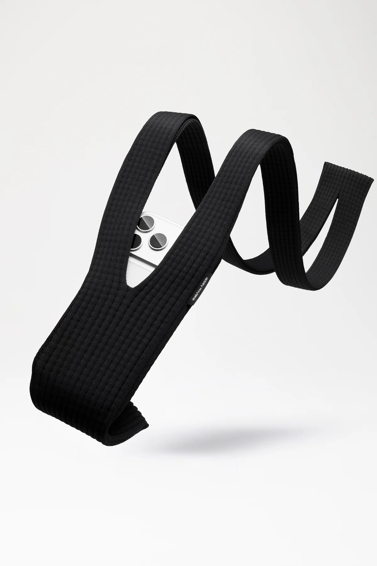 iPhone Pocket ブラックにiPhoneを入れた画像