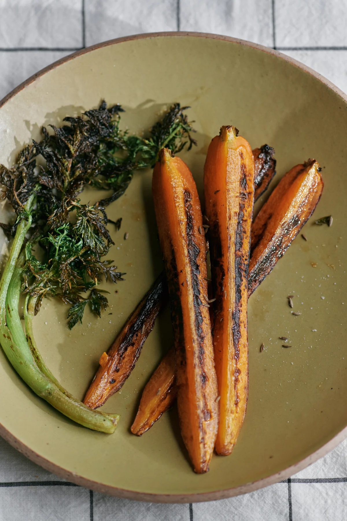  【グリル】葉付き人参のまるごとステーキ