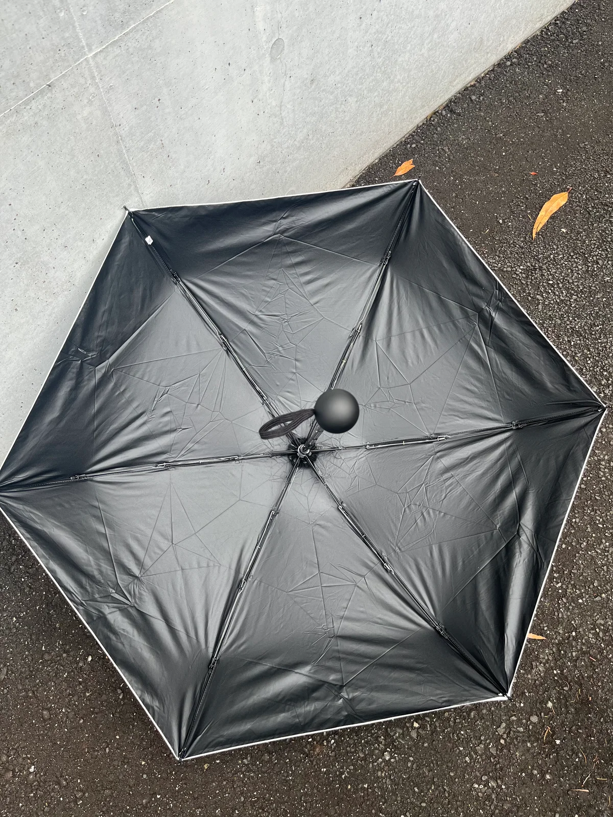 adoric　日傘　晴雨兼用　￥2,099　開いた状態　内側の写真