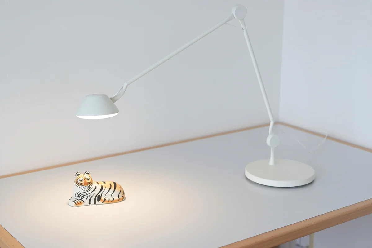 AQ01™ テーブルランプ