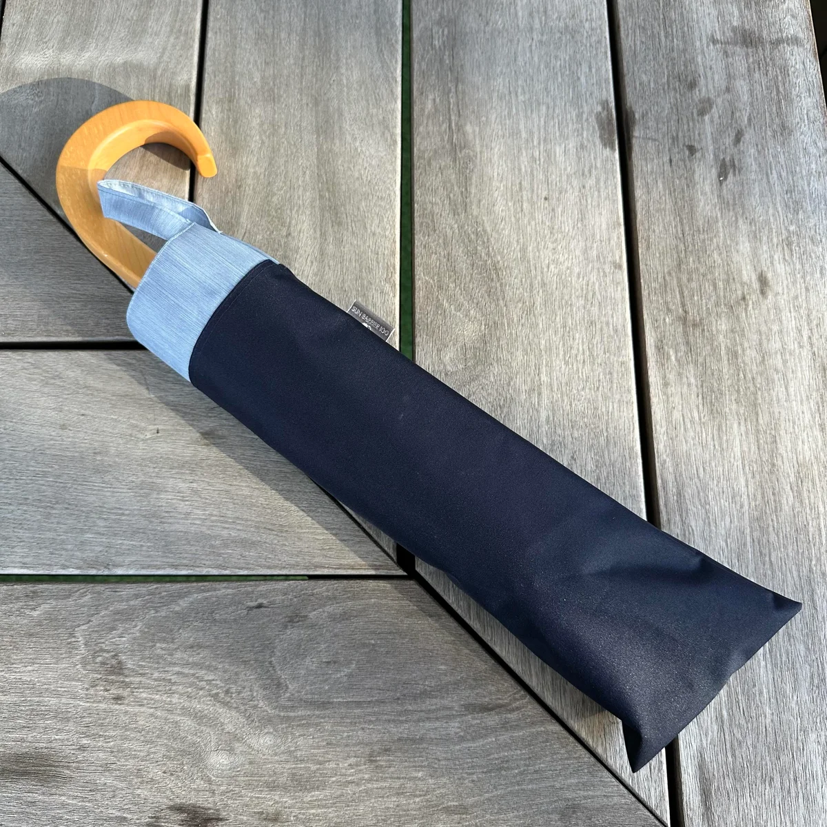 サンバリア100の折りたたみ日傘 ２段折 / コンビのネイビー