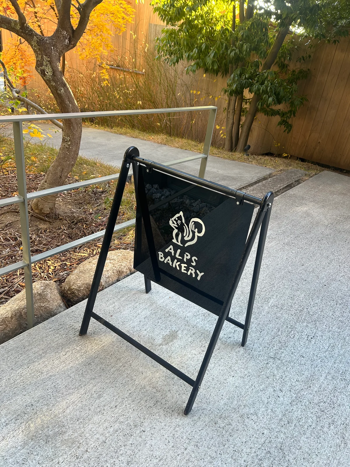 アルプスベーカリー　シュトーレン　松本十帖　看板