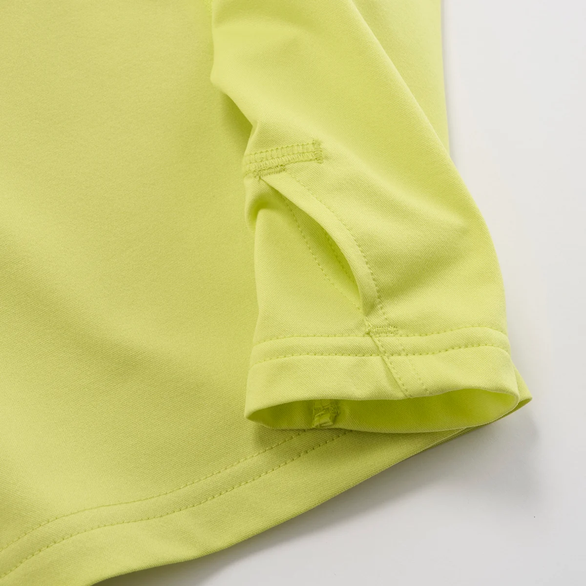 モンベルのWIC. UVテクト パーカの袖部分