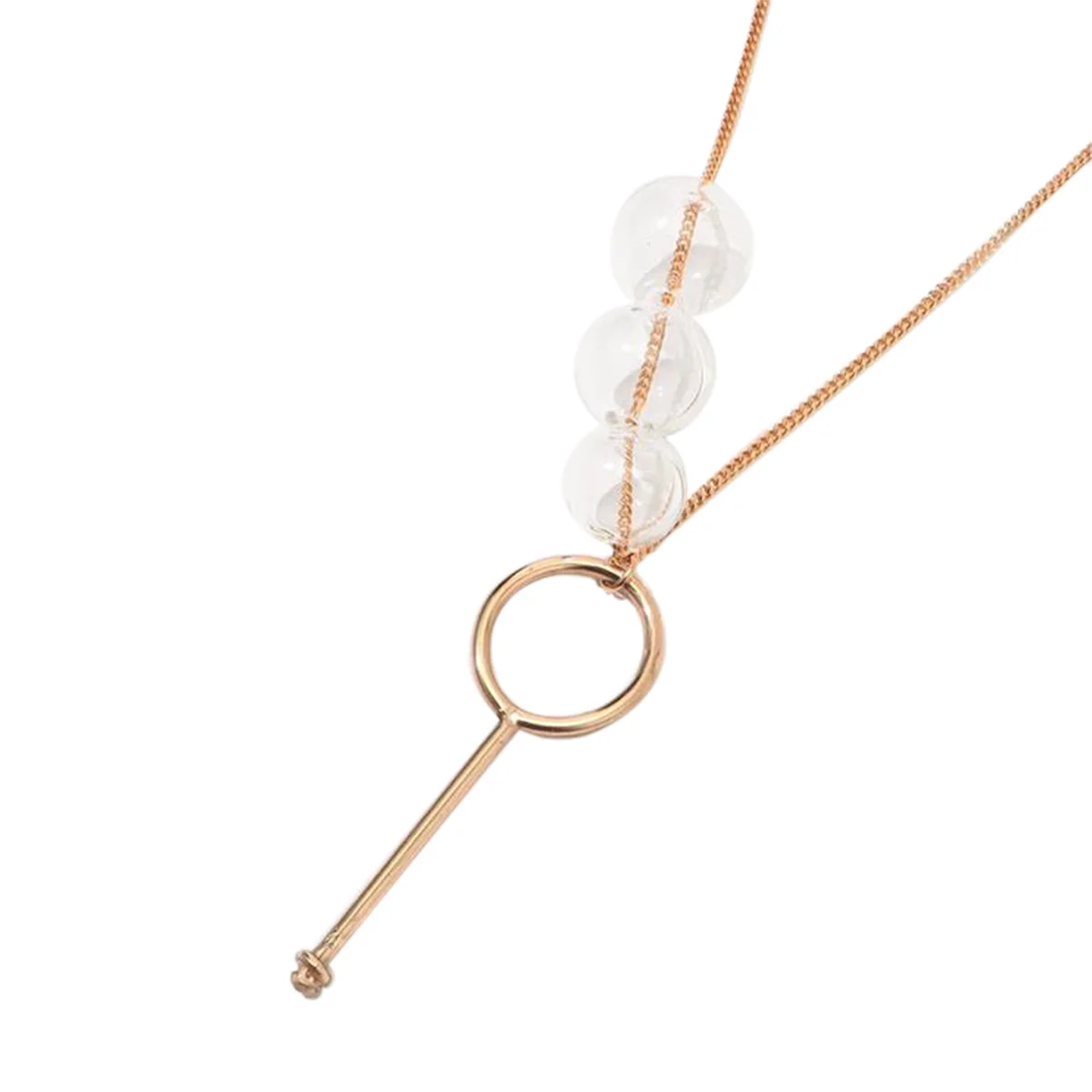 ニットの印象を変えるロングネックレスが決の画像_2