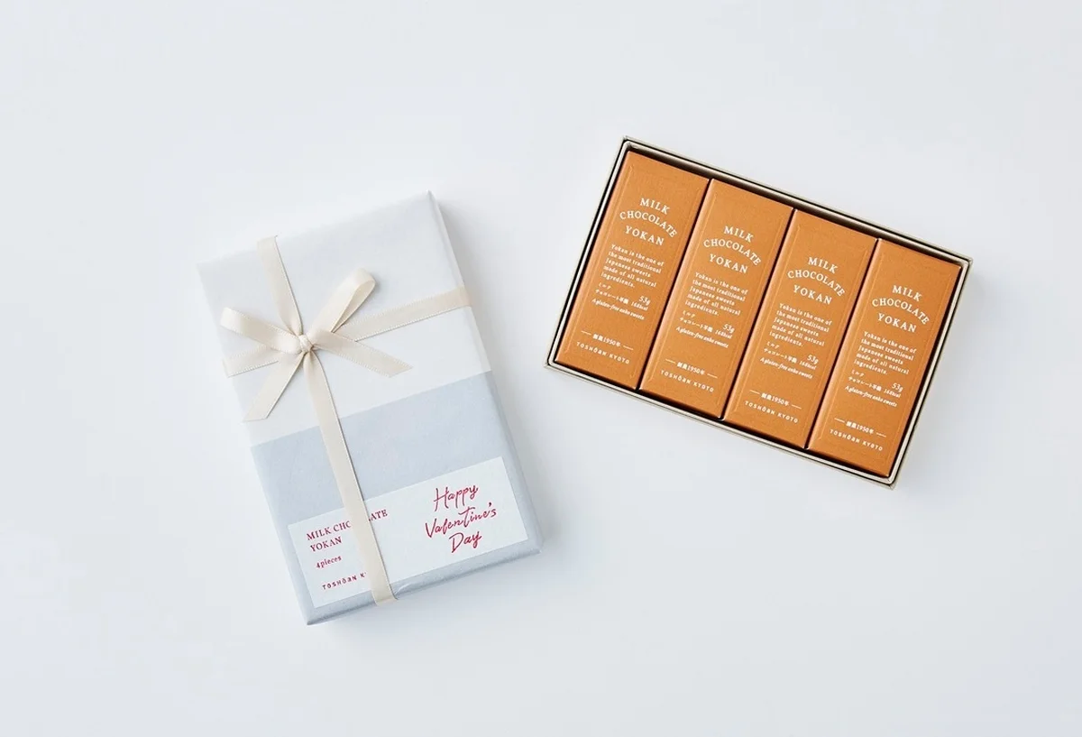 都松庵の。「ミルクチョコ羊羹」（4本入） ¥1,566　バレンタイン仕様のパッケージも！