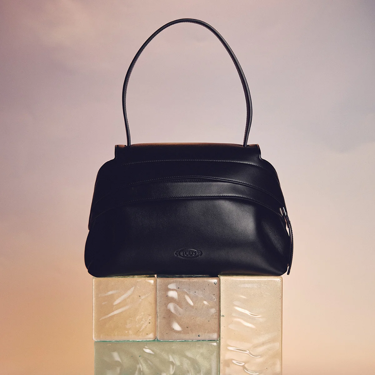 TOD’S（トッズ）　バッグ「ウェーブ バッグ」