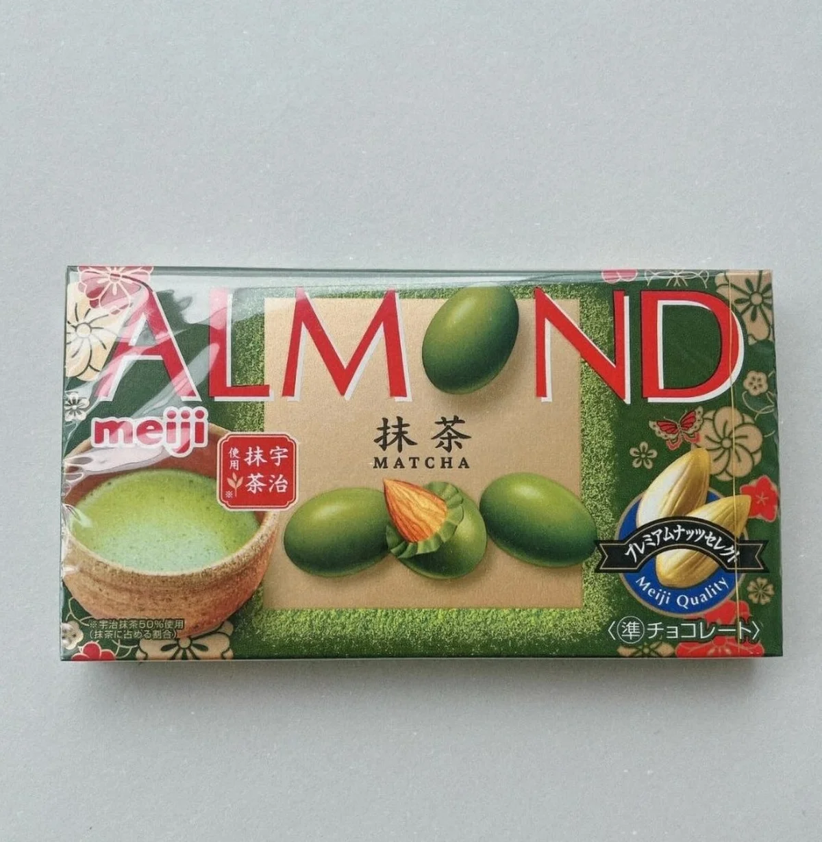 みんな大好きな明治アーモンドチョコレート。抹茶フレーバーは2種類の宇治抹茶をブレンドするこだわりよう