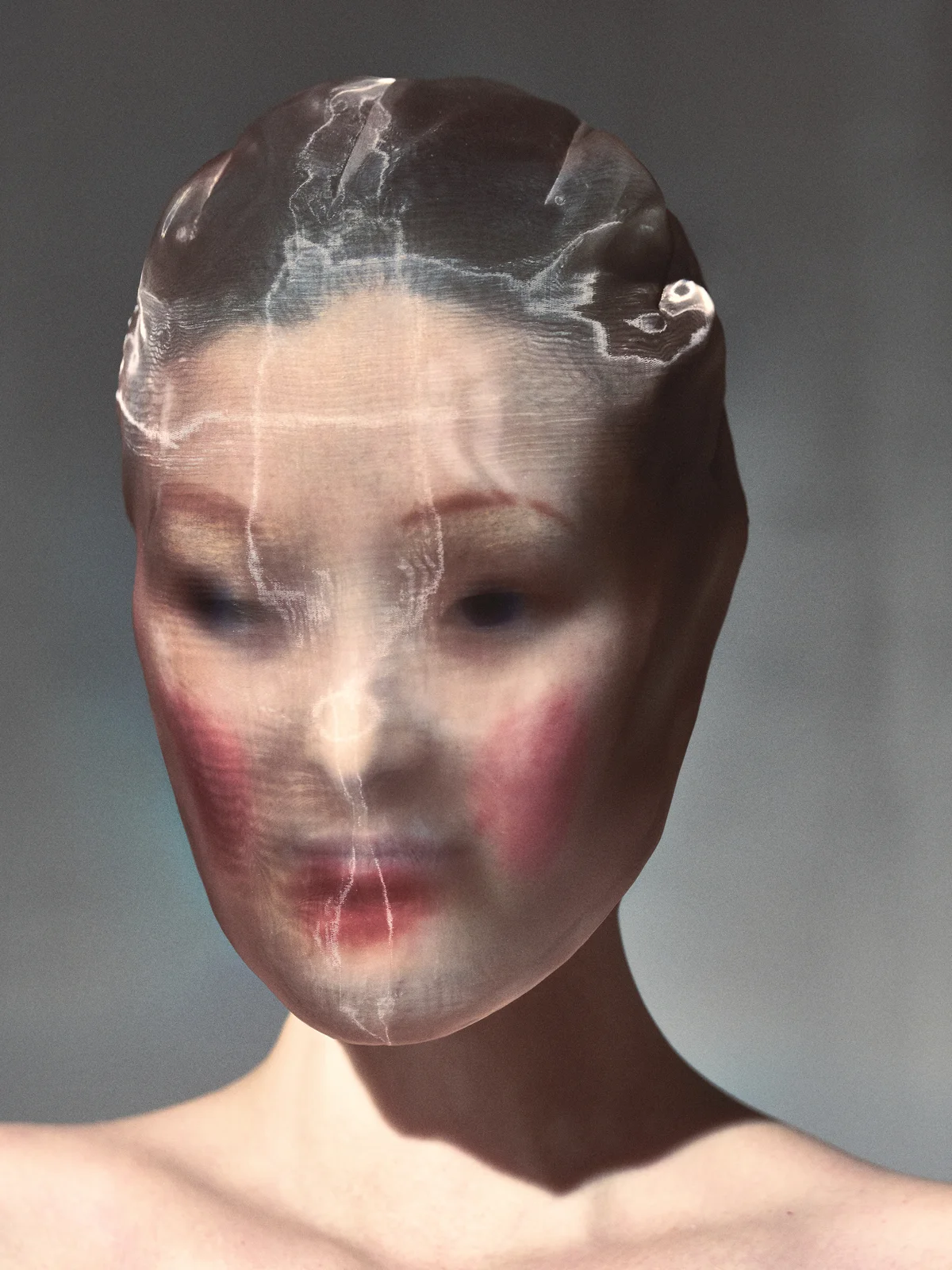 ポーセリン・ドールを模したメゾン マルジェラのマスク