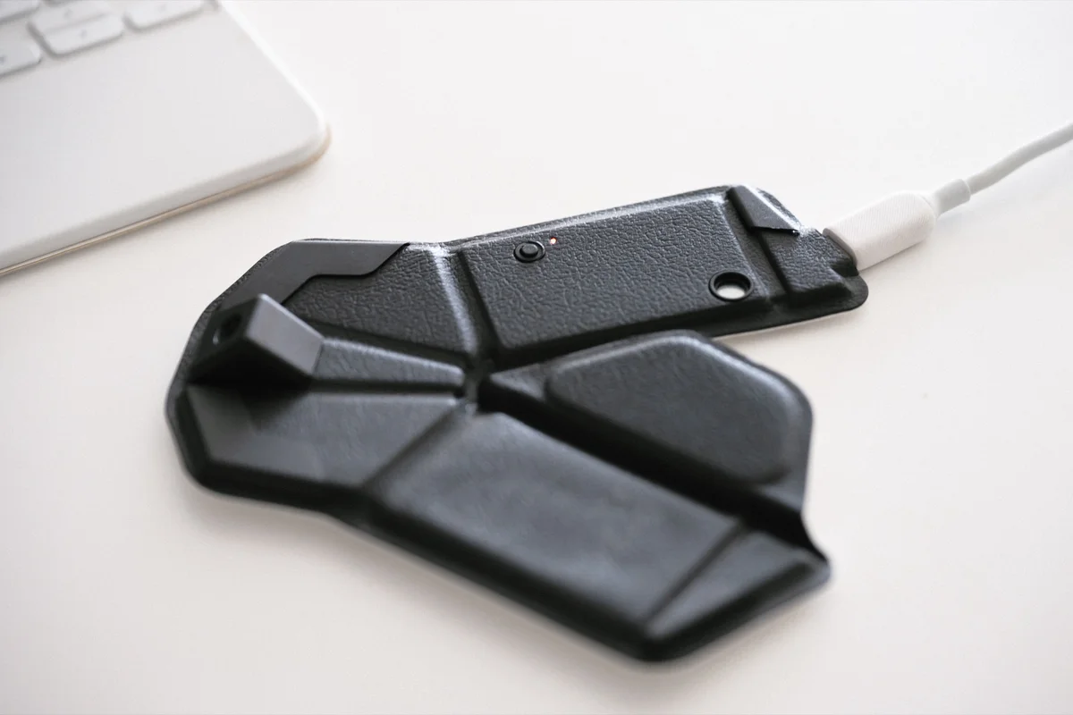 myAir.0の折りたたみ式Bluetoothマウス「OriMouse」背面