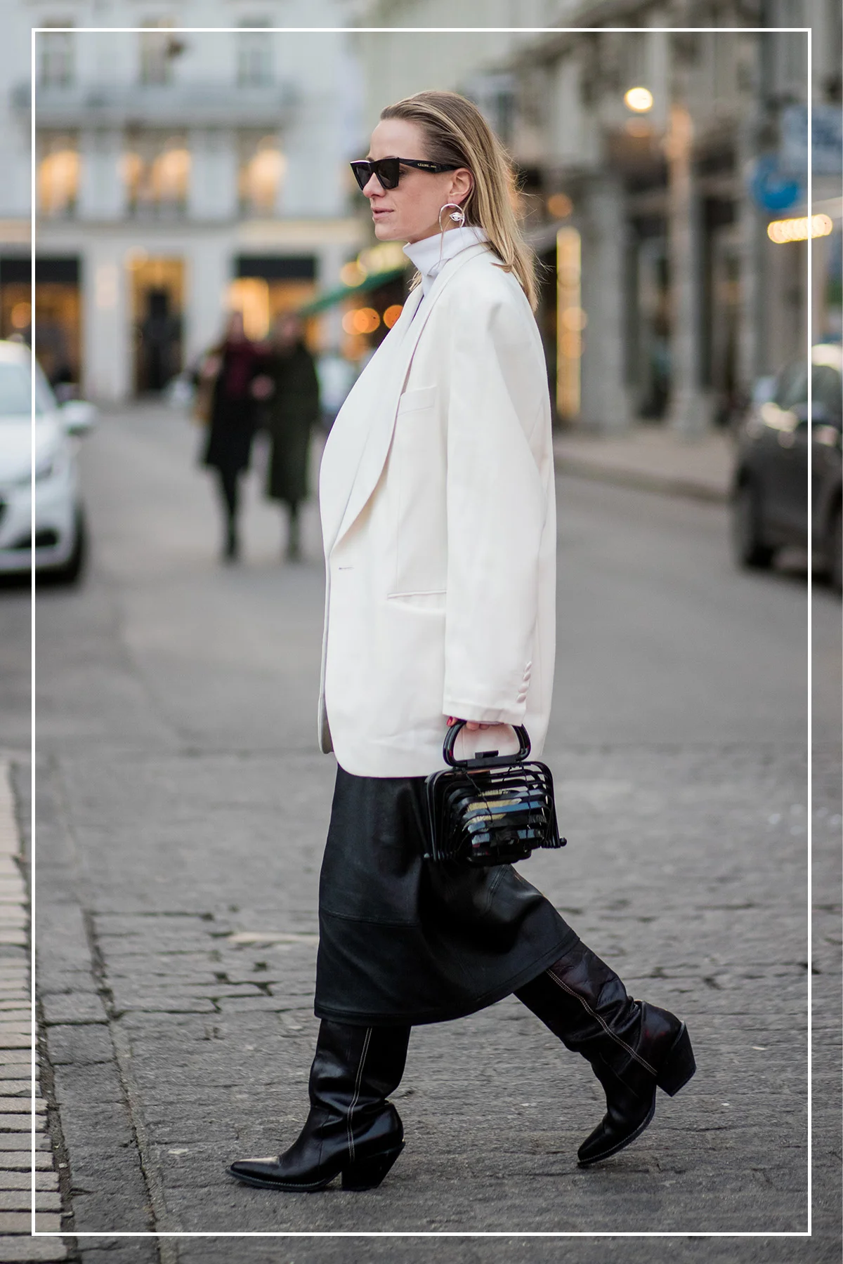 ブルーの小物を着用したスナップ