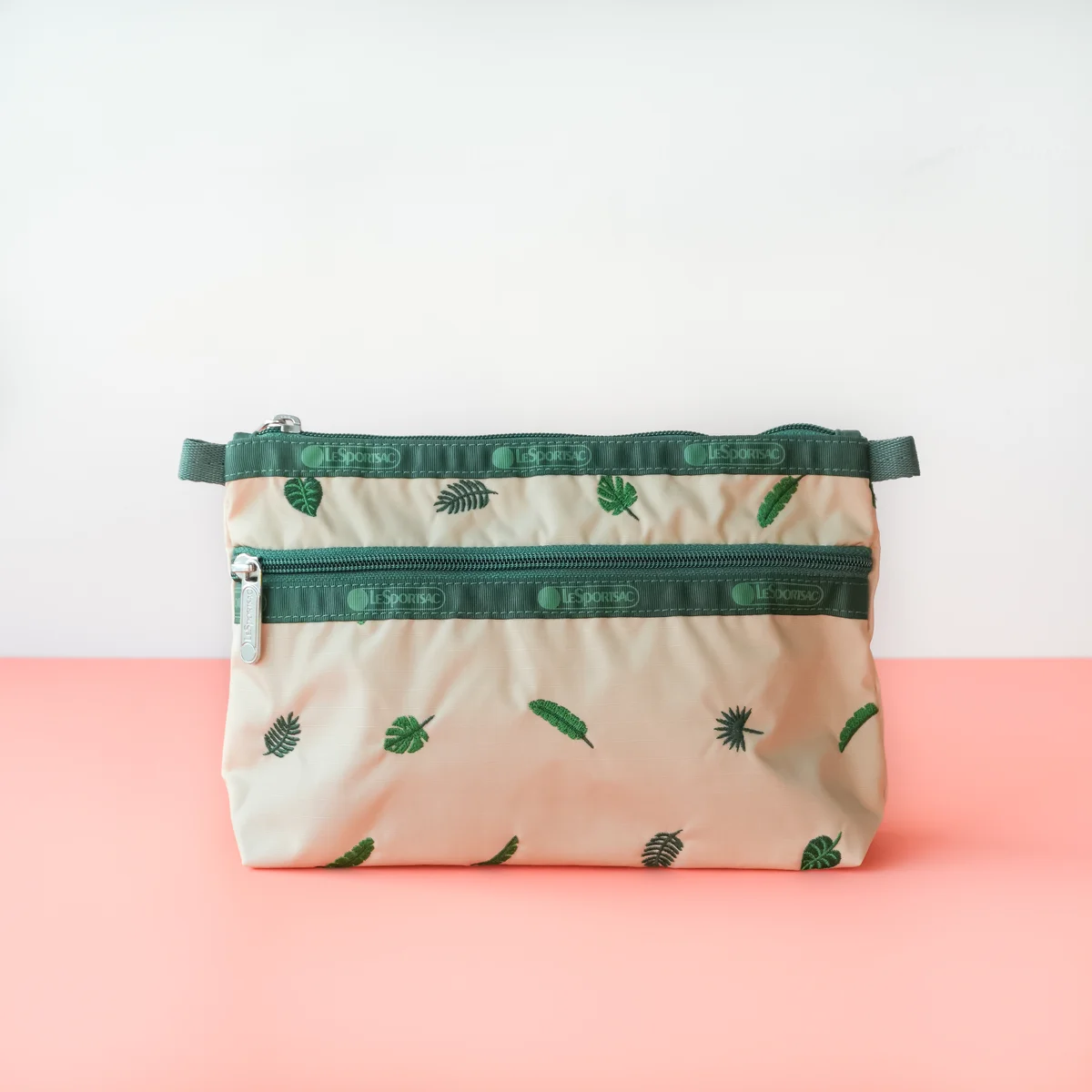 レスポートサックのされた熱帯植物が刺繍されたCOSMETIC CLUTCH をゲット