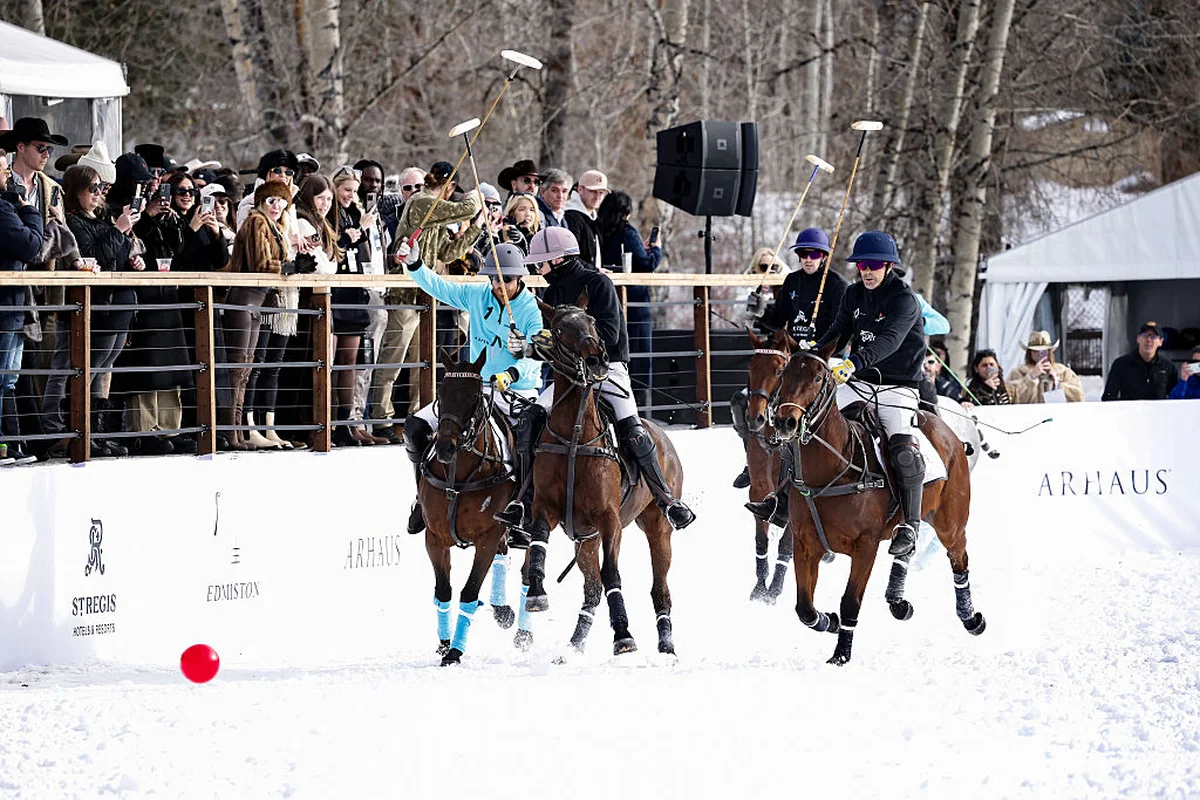 スノーポロ中のヘンリー王子