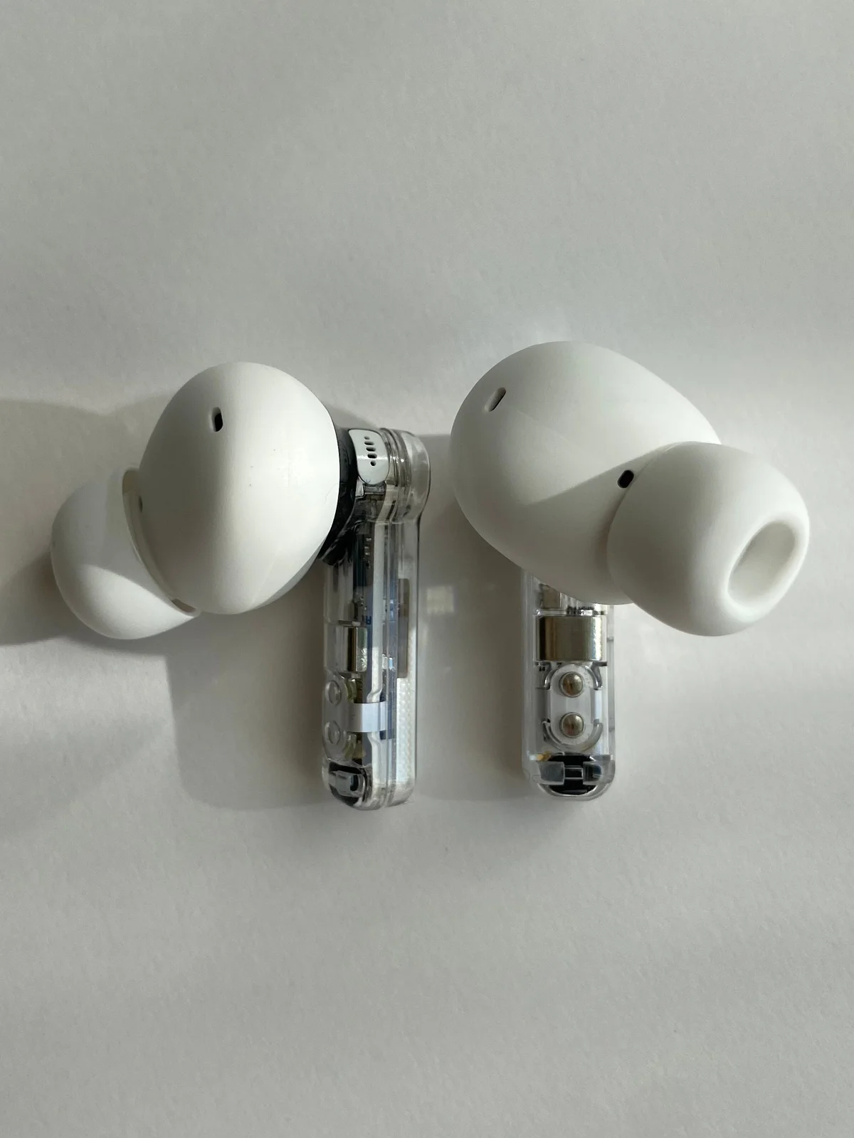 NOTHING ear(a)のイヤホン本体の寄り写真