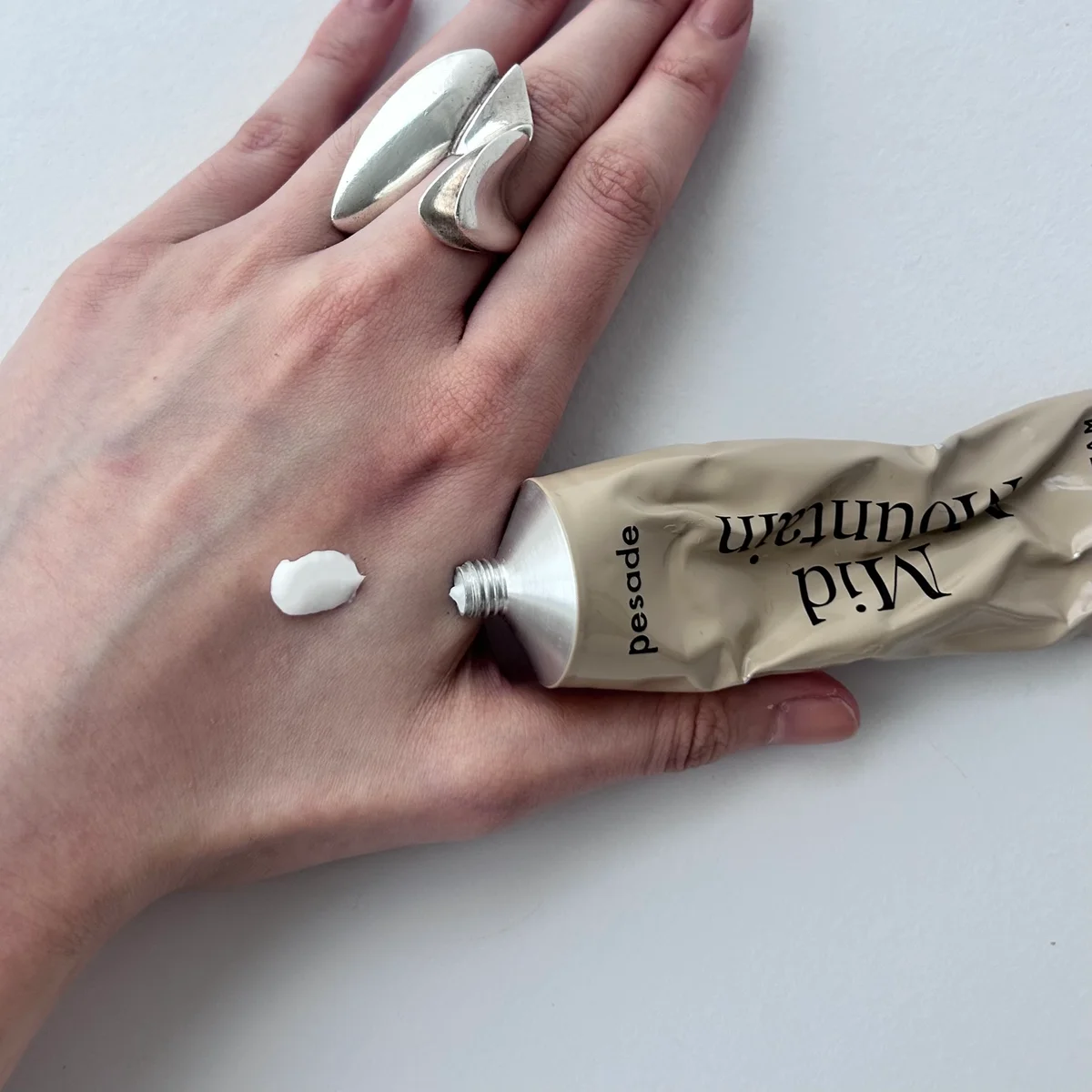 Pedaleペサドゥのハンドクリーム。ミッドマウンテン