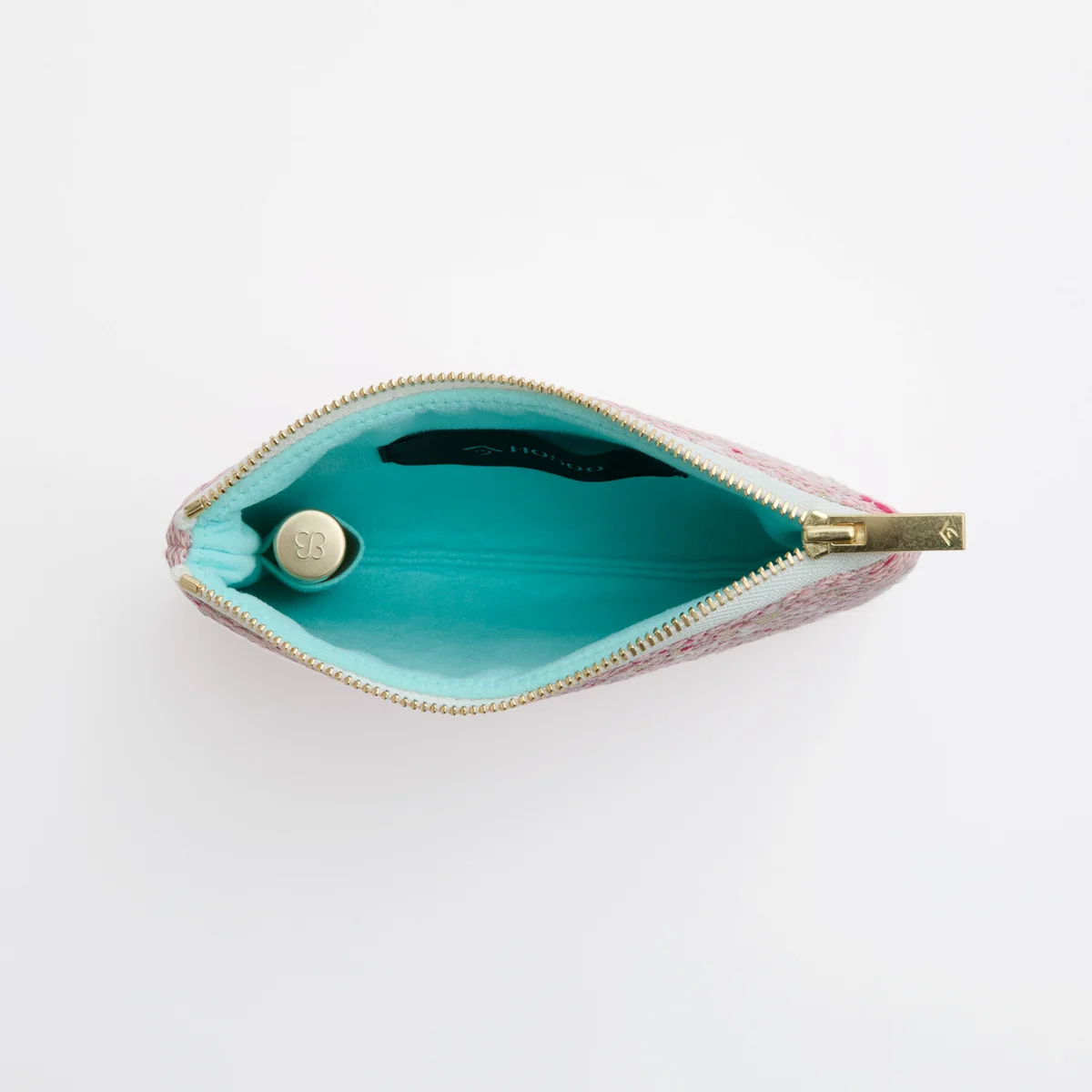 ネイルオイルを収めるスペースも