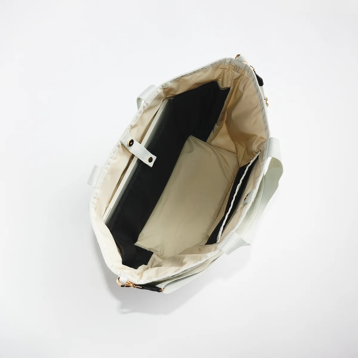 レスポートサックのバッグ「AT AVENUE TOTE」の内部