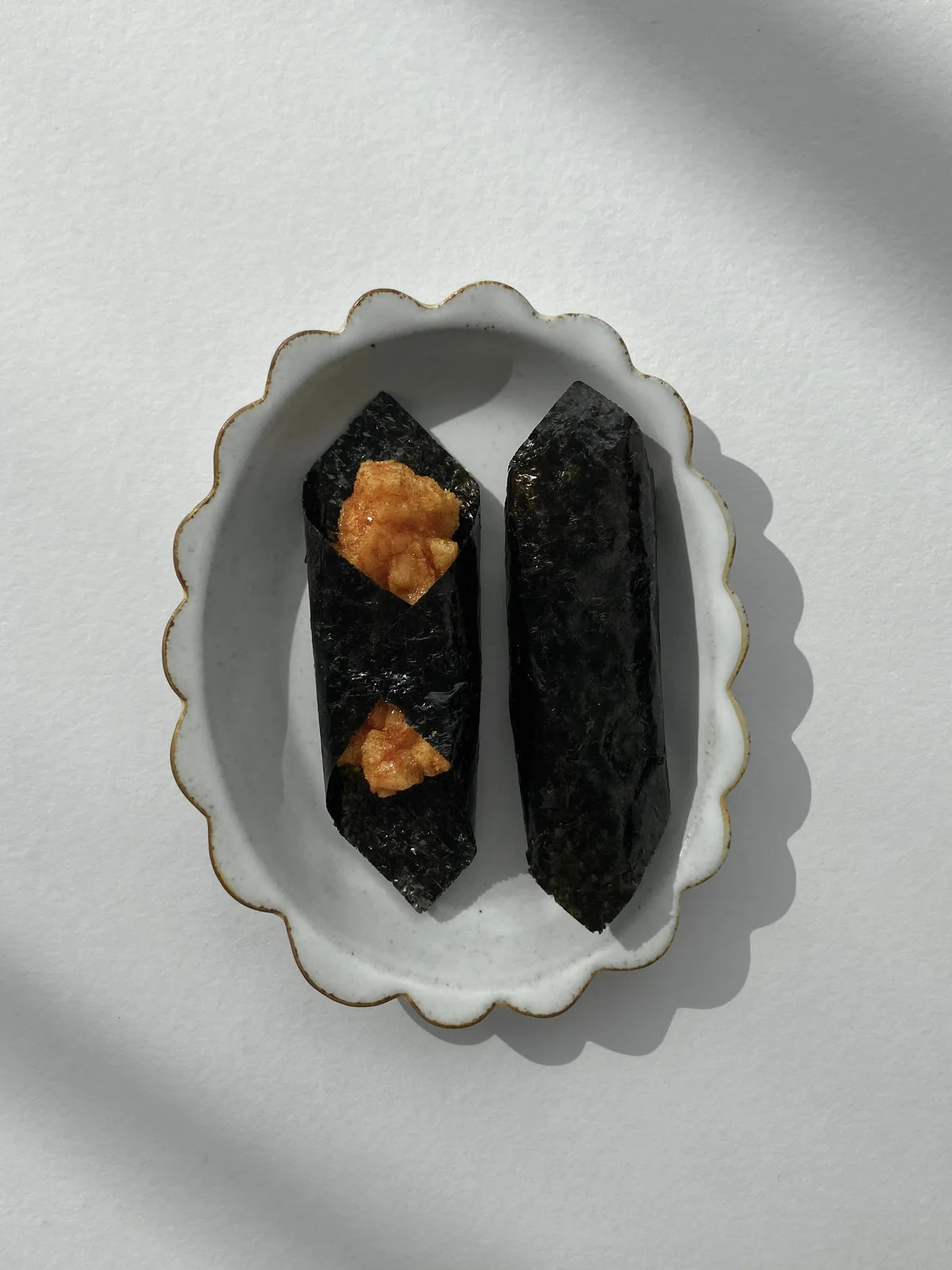 「大師巻」の醤油味をお皿に出した様子